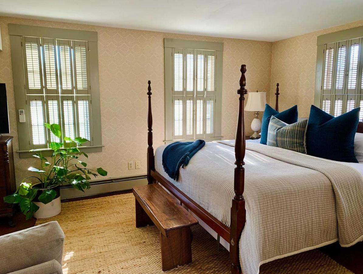 バーンズテーブル Ashley Manor Bed & Breakfast エクステリア 写真