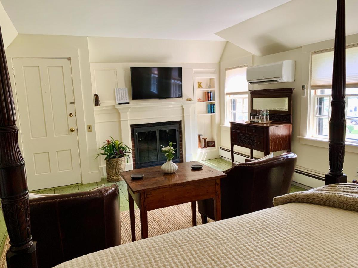 バーンズテーブル Ashley Manor Bed & Breakfast エクステリア 写真
