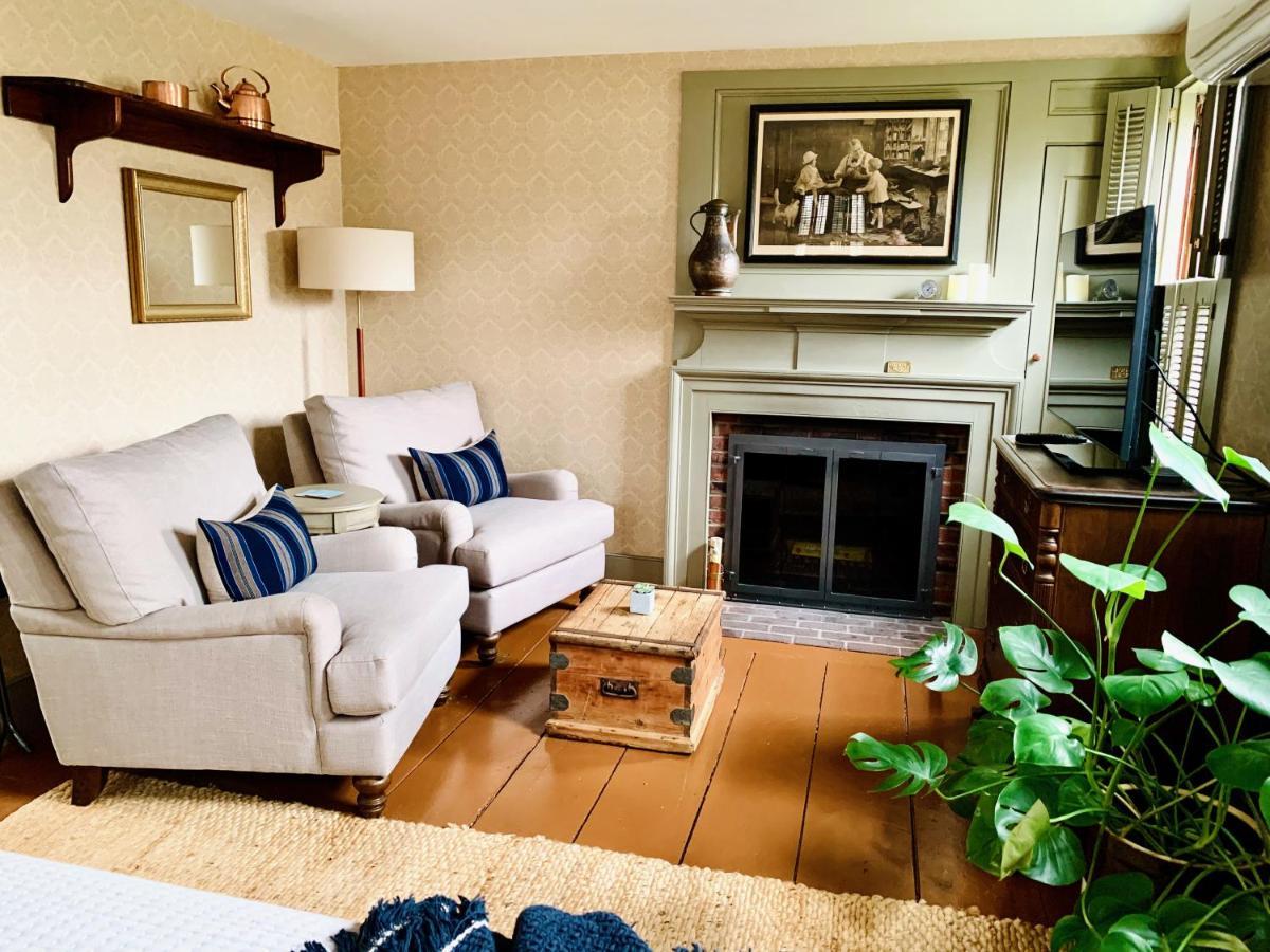 バーンズテーブル Ashley Manor Bed & Breakfast エクステリア 写真
