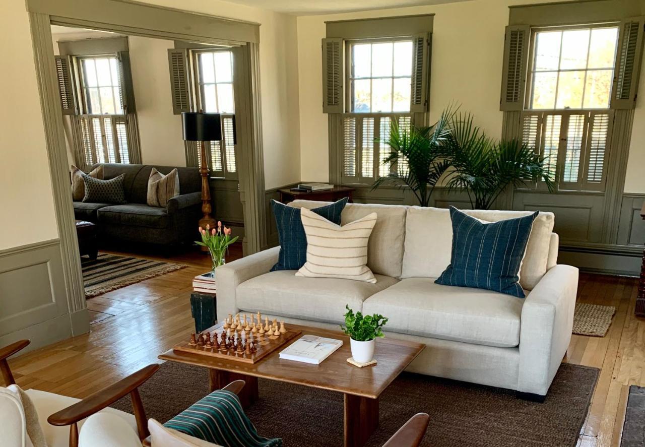 バーンズテーブル Ashley Manor Bed & Breakfast エクステリア 写真